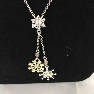 Avon Silver Plated Snowflake Charm Pendant Necklace